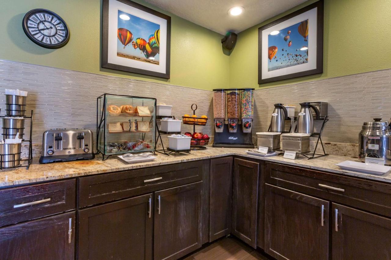 Best Western Airport Albuquerque InnSuites Hotel&Suites Exterior foto