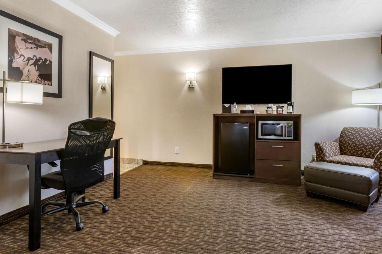Best Western Airport Albuquerque InnSuites Hotel&Suites Exterior foto