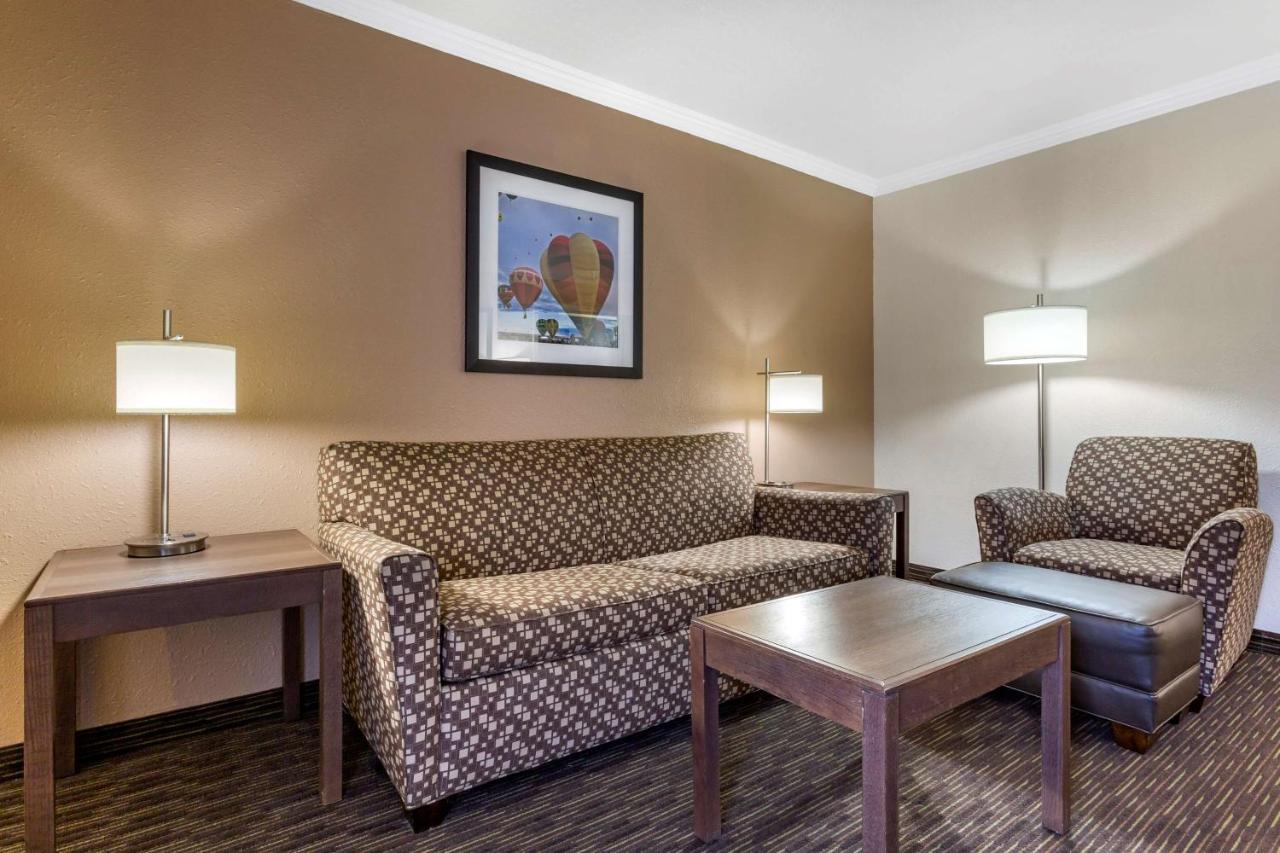 Best Western Airport Albuquerque InnSuites Hotel&Suites Exterior foto