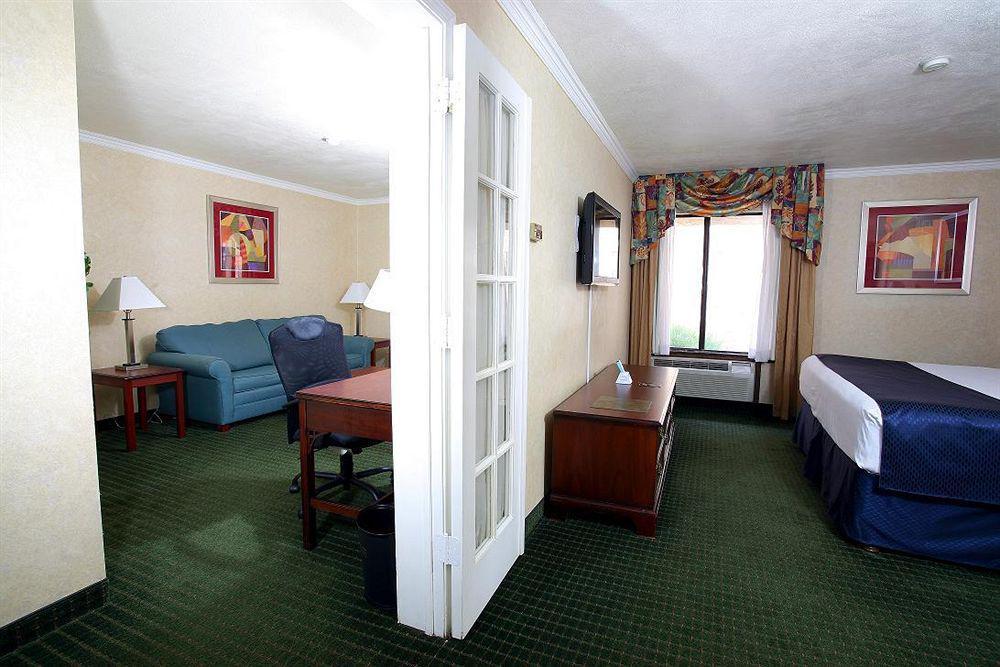 Best Western Airport Albuquerque InnSuites Hotel&Suites Exterior foto
